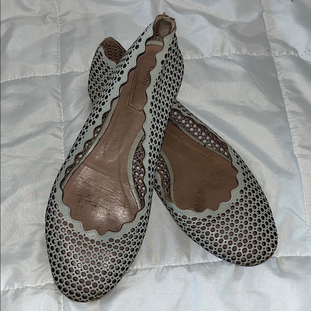 Chloé Lauren Scalloped Leather Flats EU 39 US 9 Gray Beige Slip On